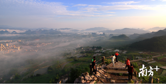 巾峰遠眺。張志勇 攝