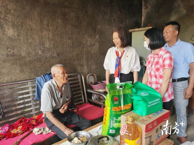 走訪慰問。