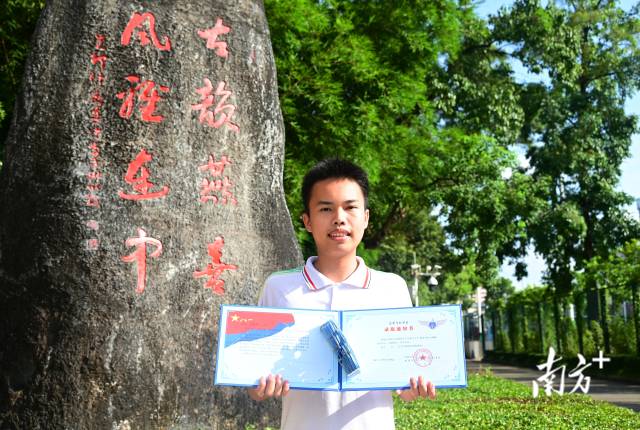 連州中學(xué)連續(xù)兩年有學(xué)生考上空軍飛行員。圖為朱富銘。黃津 攝