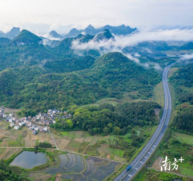 連州境內(nèi)已有三條高速。黃慧誠(chéng) 攝