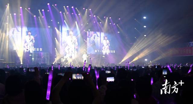 黃品源巡回音樂會吸引萬千歌迷奔赴。黃瀅 攝