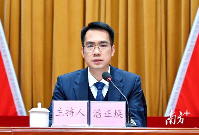 連州市委書記潘正煥代表市委常委會作報告。黃瀅 攝