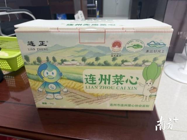 用碳酸鈣粉體制作菜心包裝箱可循環(huán)使用。